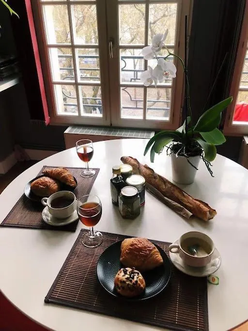 One Room Apartment In Paris Montmartre France