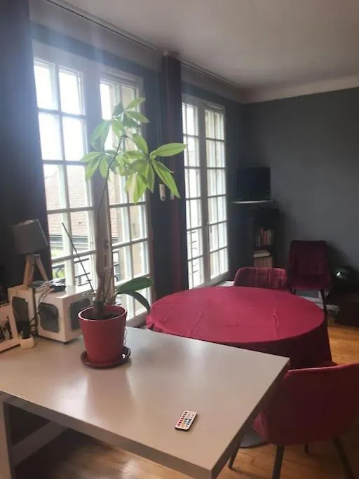 One Room Apartment In Paris Montmartre