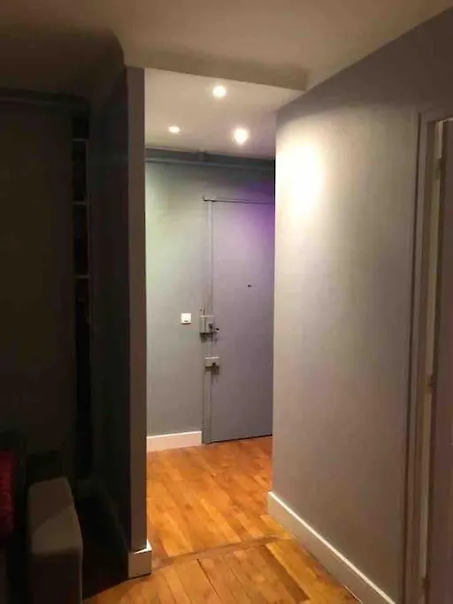 One Room Apartment In Paris Montmartre Frankrike