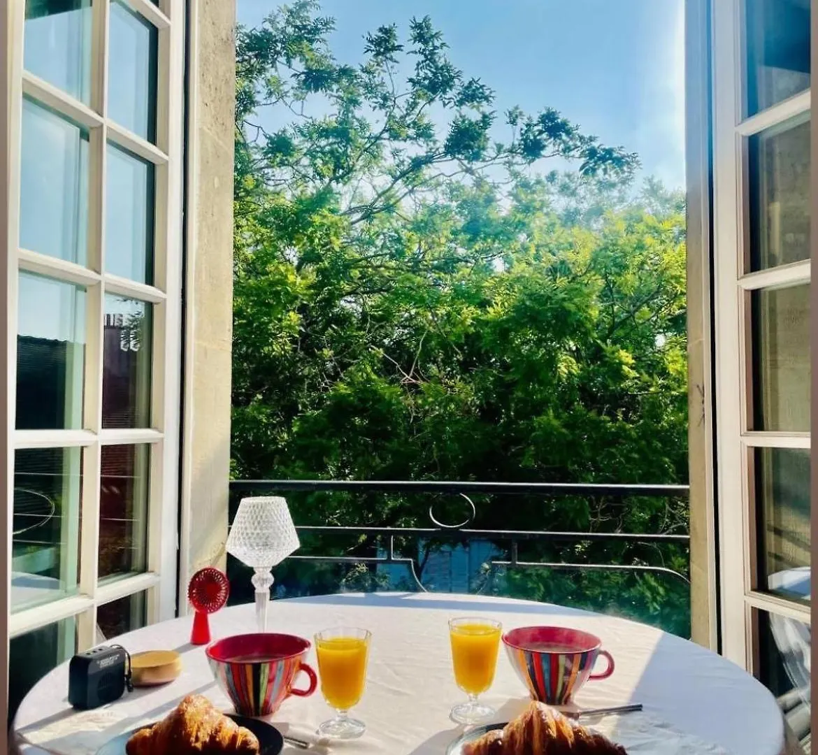 One Room Apartment In Paris Montmartre